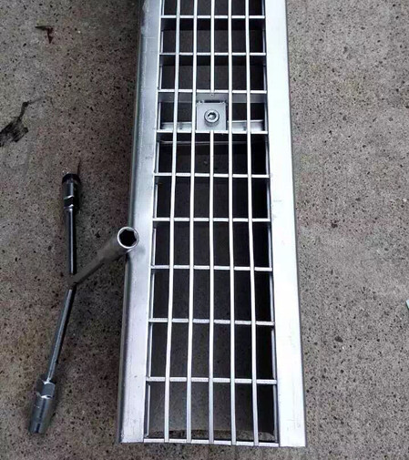 格柵網(wǎng)狀（帶鎖扣）蓋板